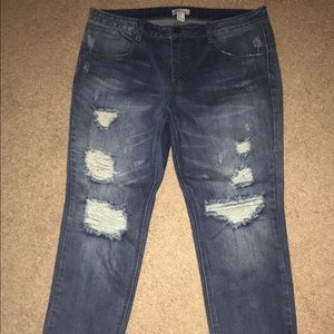 Forever 21 ripped mom jeans